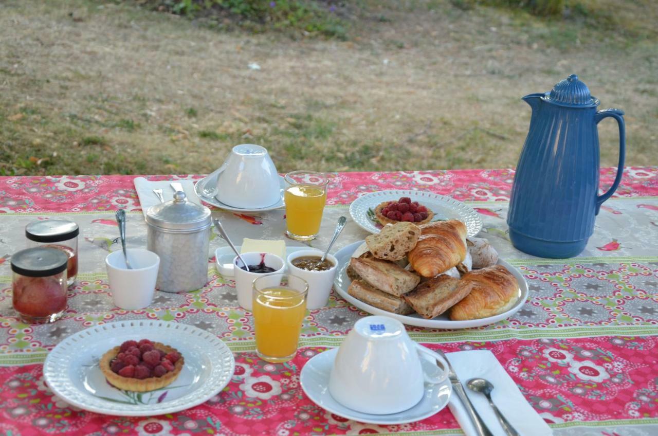 Le Vieux Velo Bed & Breakfast Chaptuzat Exterior photo